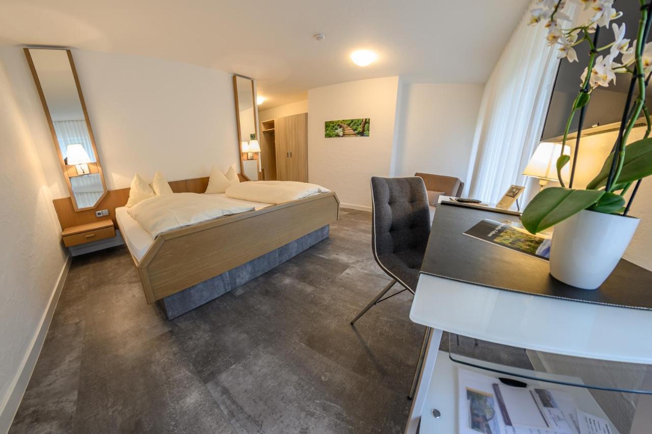 Hotel- Restaurant Zum Schwan Waldfischbach-Burgalben Buitenkant foto