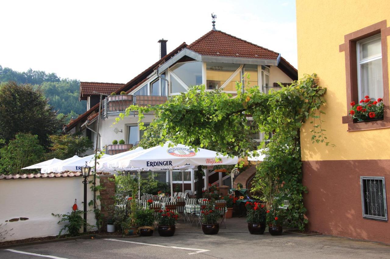 Hotel- Restaurant Zum Schwan Waldfischbach-Burgalben Buitenkant foto