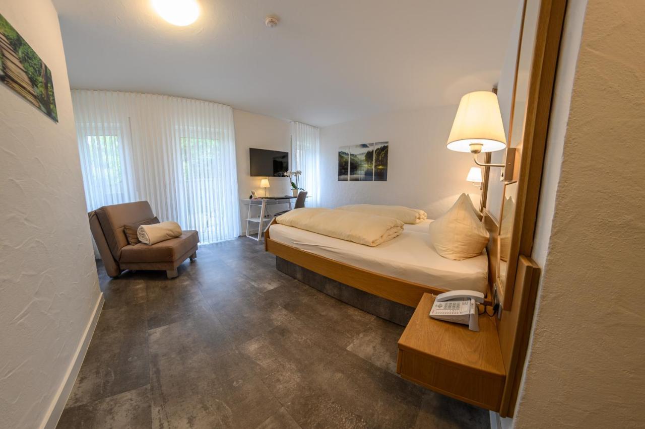 Hotel- Restaurant Zum Schwan Waldfischbach-Burgalben Buitenkant foto